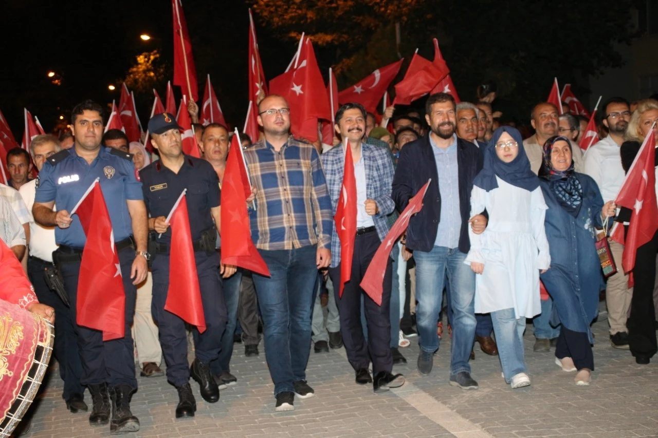 Binlerce kişi 15 Temmuz kortejinde buluştu