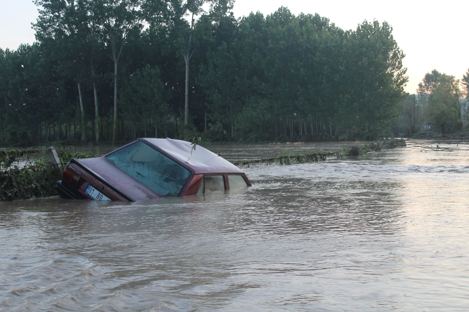 Uğruna boğulmayı göze aldı! Eve dönünce sevince boğuldu