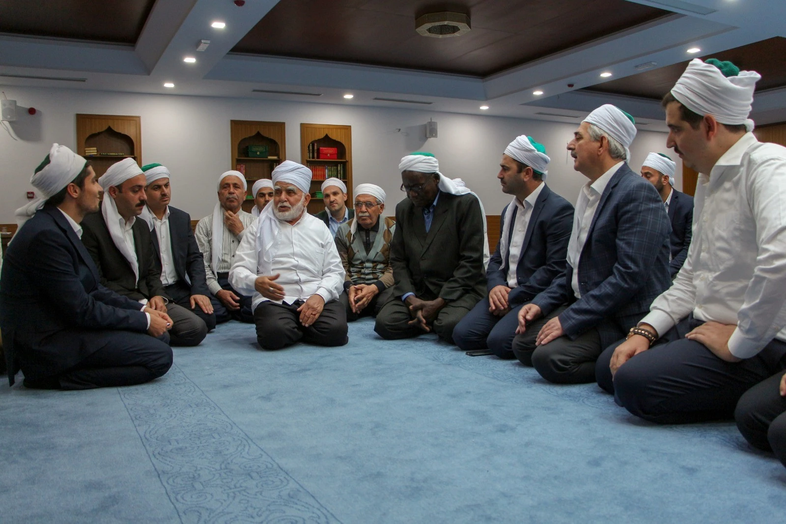 Papazlıktan vazgeçti, İslamiyeti seçti