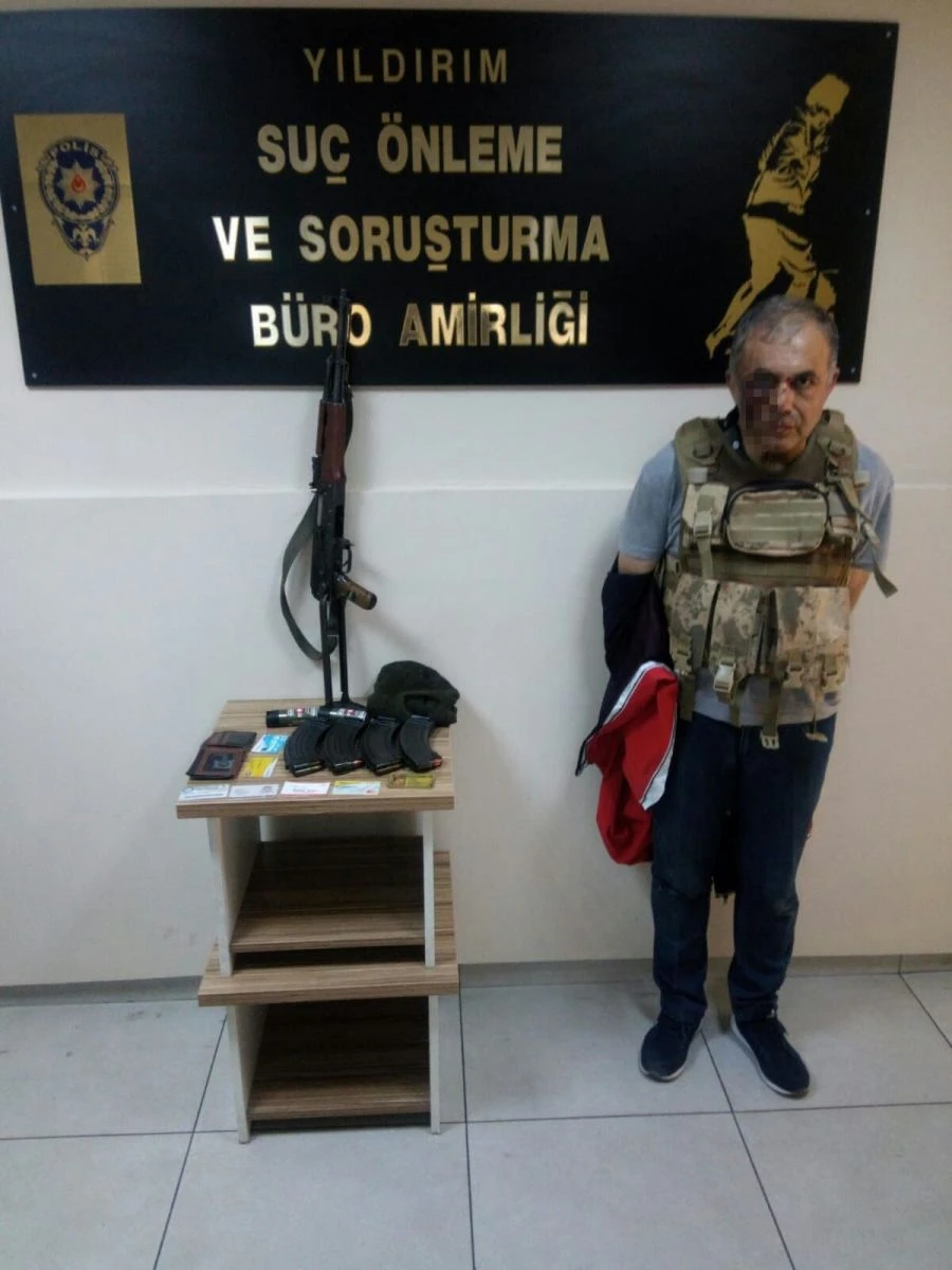 Kalaşnikoflu soyguncuya 17 yıl hapis cezası