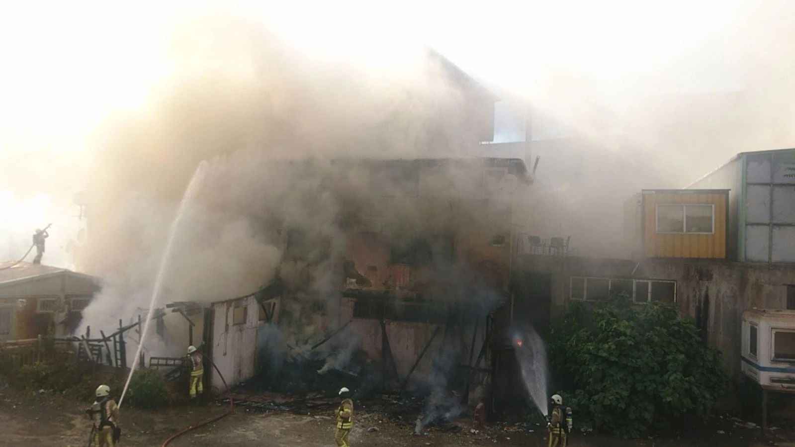 Pendik'te çıkan yangın