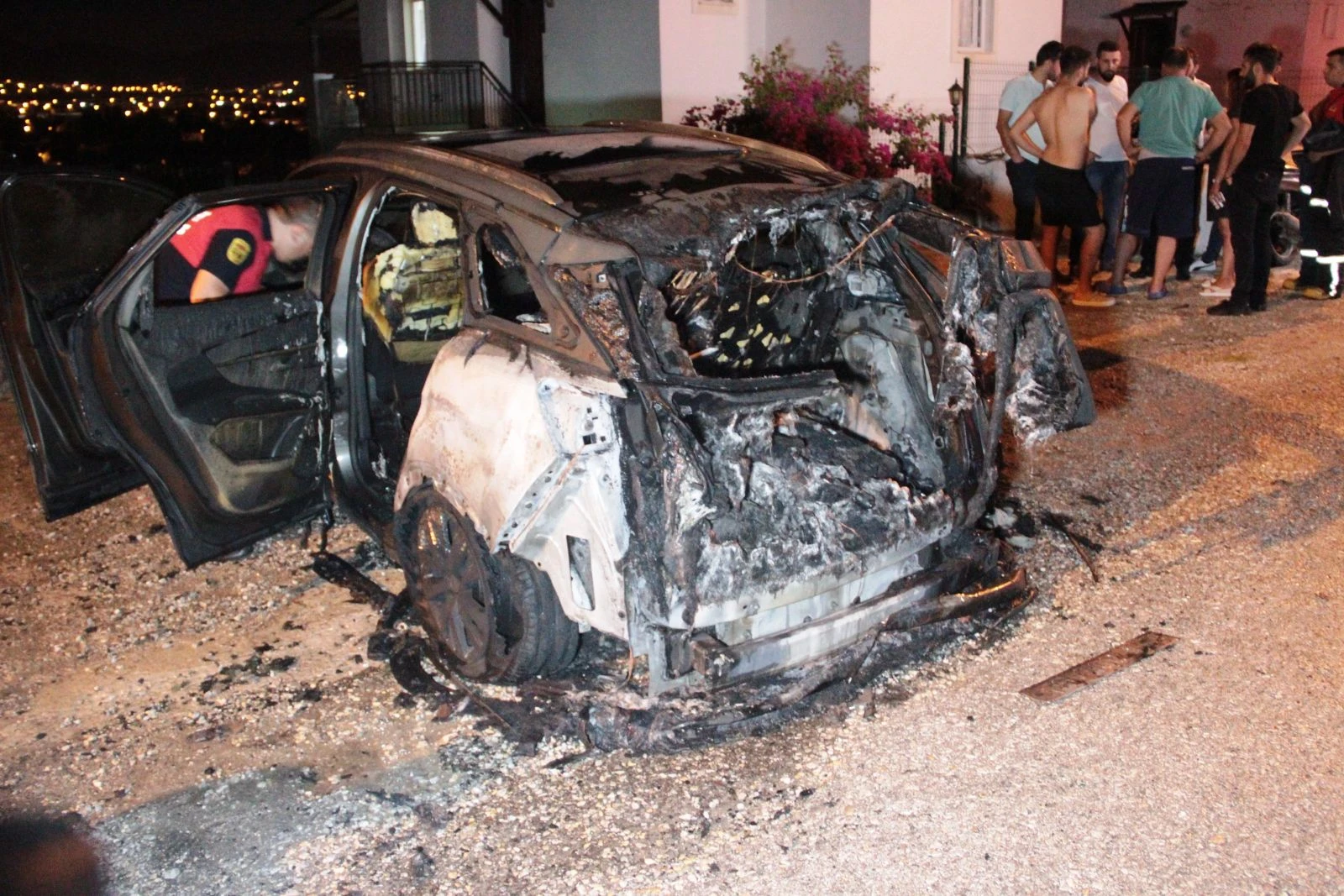 Küle dönen cipin yanında havlu bulundu