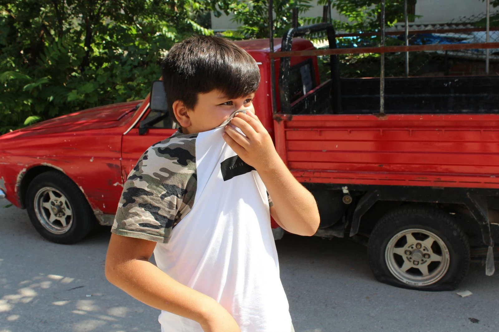 Güne ceset kokusu ile uyandılar