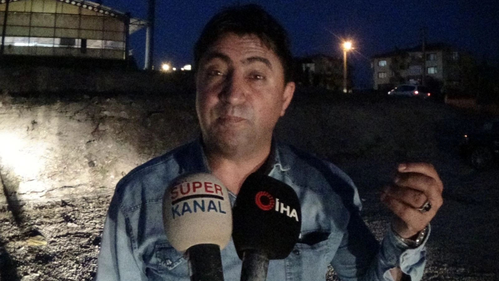 Yavru köpeği poşete koyup canlı canlı çöpe attılar