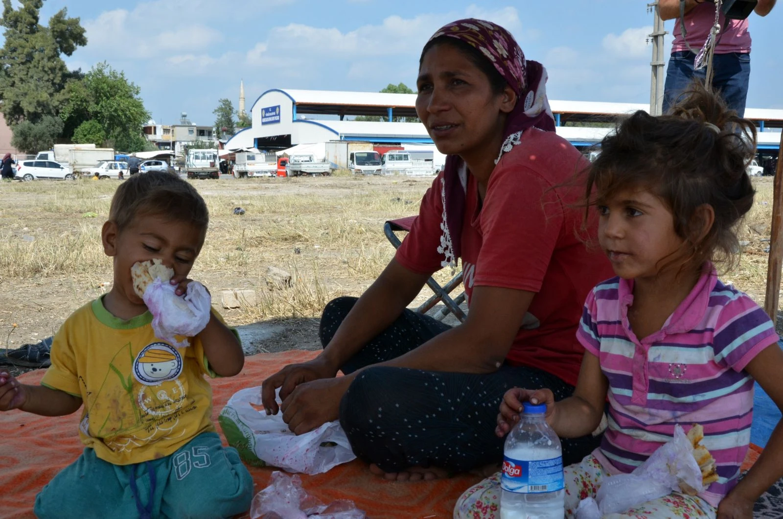 6 çocuğuyla boş arsada yaşam savaşı veriyor