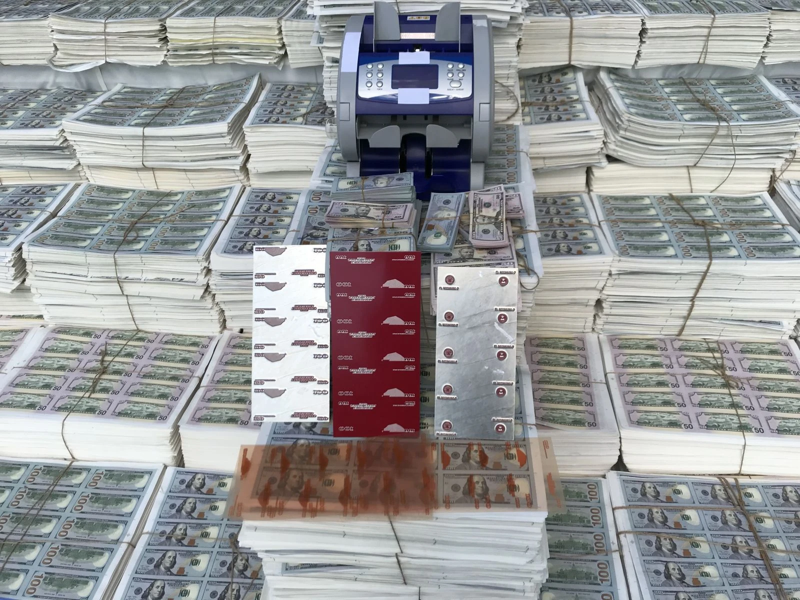 Tarihin en büyük sahte dolar operasyonunda ele geçirilenler sergilendi