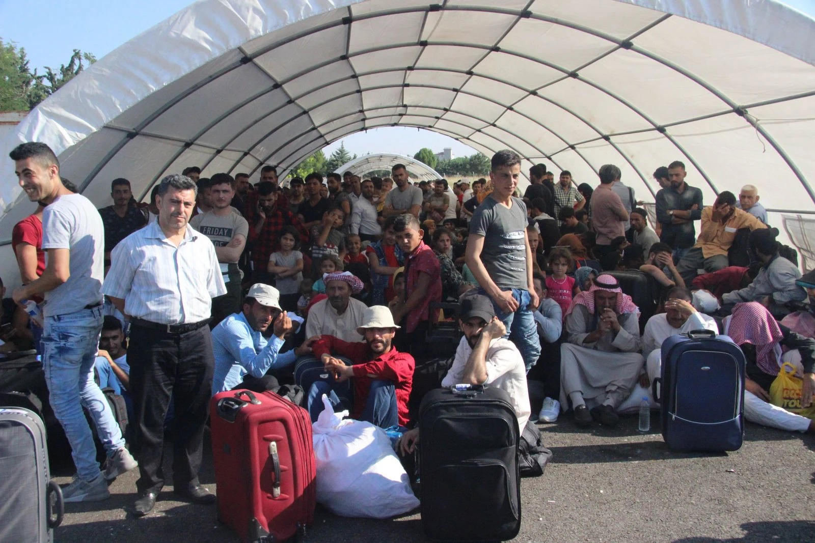 Suriyelilerin vatan özlemi izdihama dönüştü