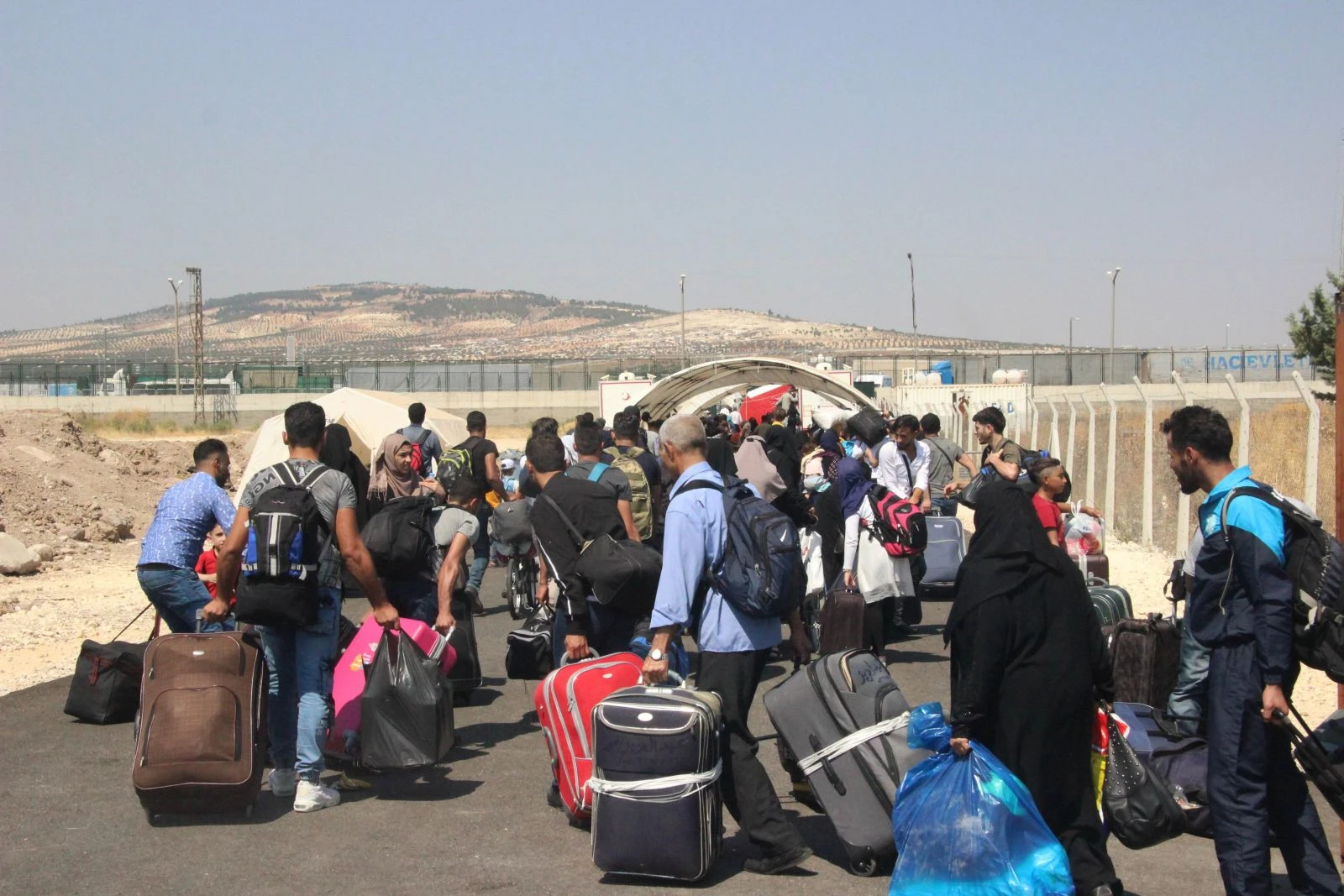 Suriyelilerin vatan özlemi izdihama dönüştü