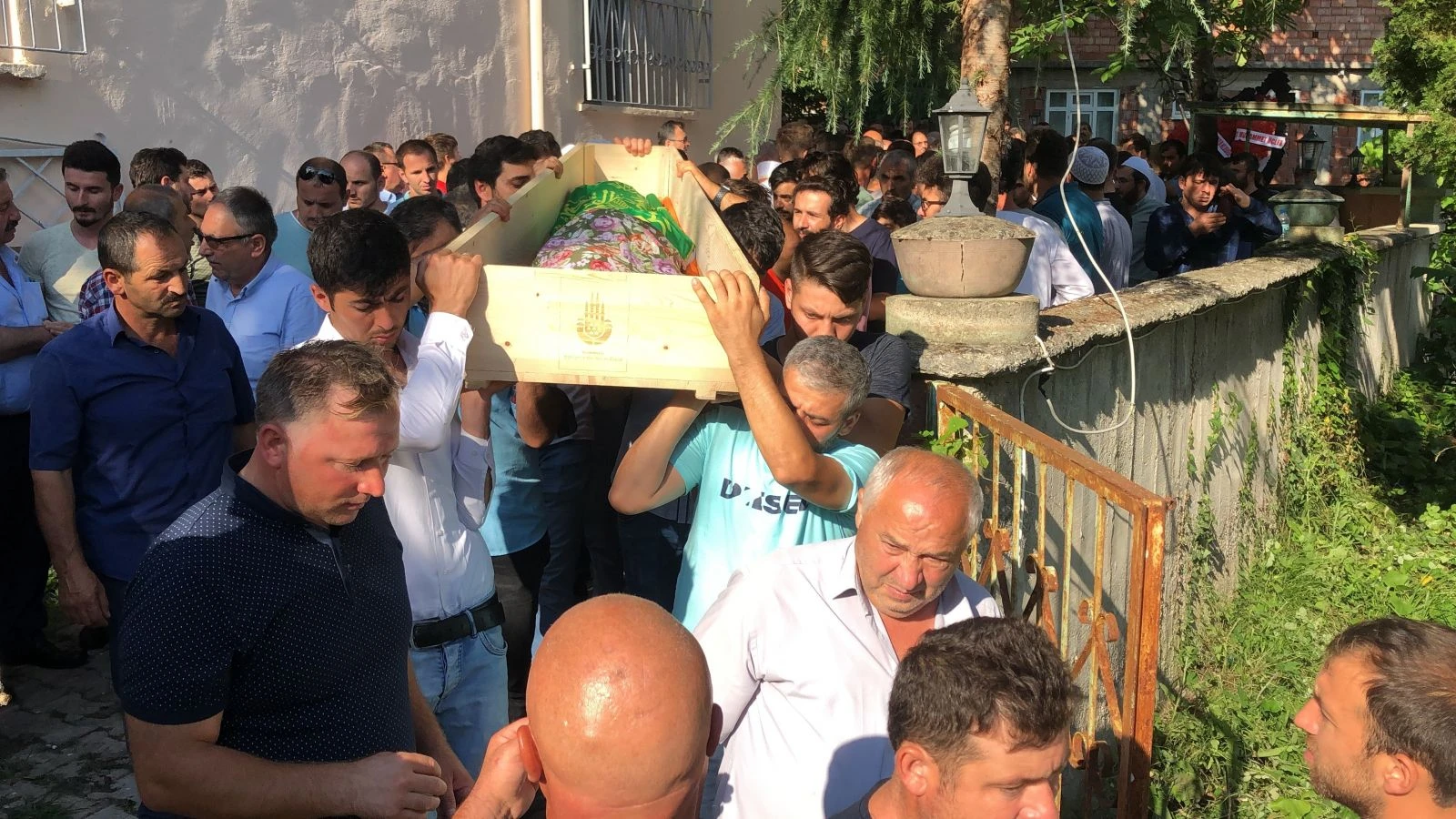 Anne-kız birlikte son yolculuğuna uğurlandı