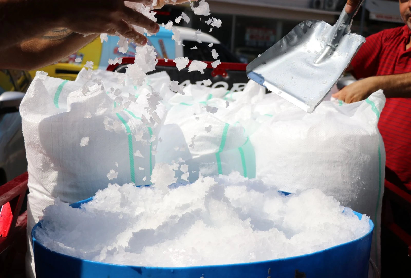 20 ton buz üreten tesis taleplere yetişemiyor