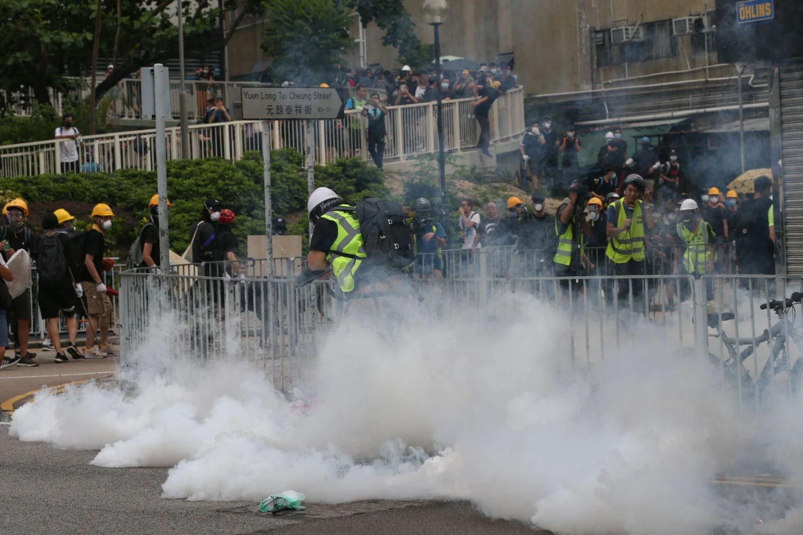 6 kişi bıçaklandı, sokaklar yeniden karıştı