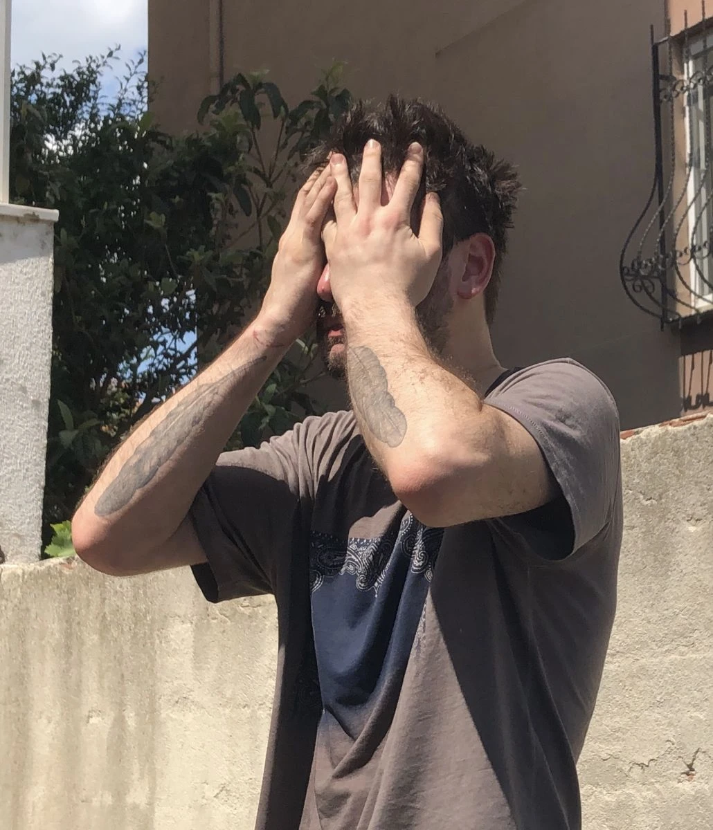 Kedisini öldü sanınca gözyaşlarına boğuldu