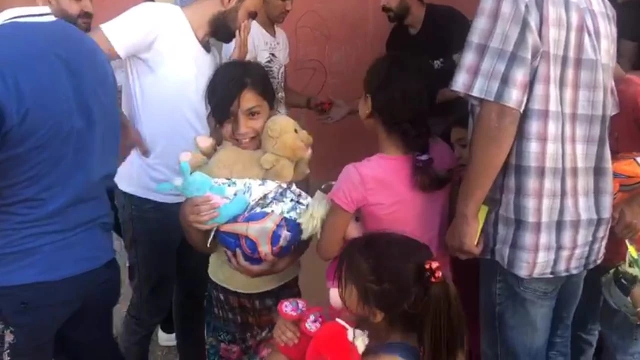 Dünyaca ünlü pizzacı memleketindeki çocukları unutmadı