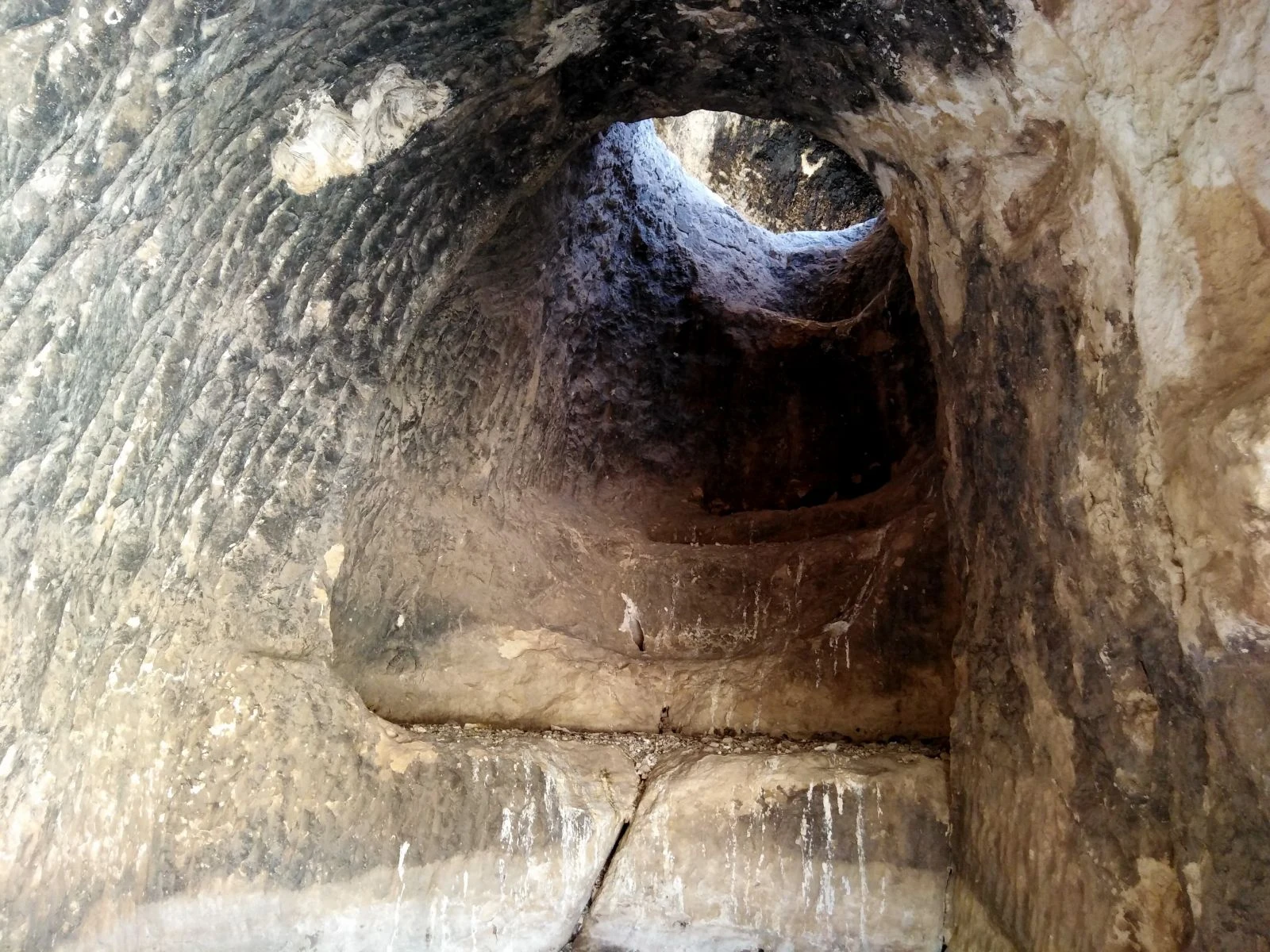 Adıyaman’da bin 800 yıllık tripleks mağaralara ilk kez girildi