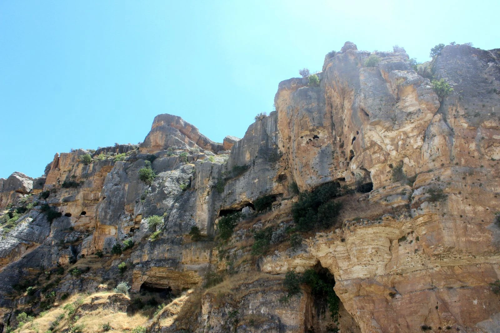 Adıyaman’da bin 800 yıllık tripleks mağaralara ilk kez girildi