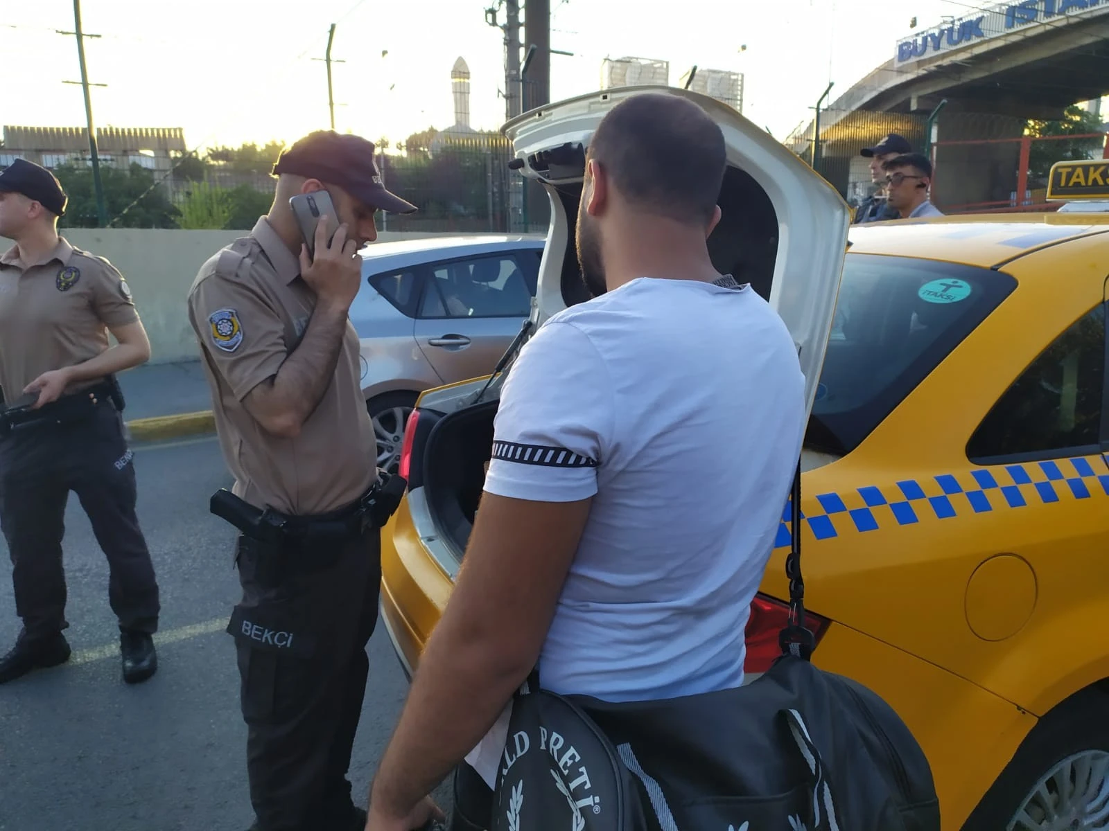 Bekçiler bayram öncesi otogarı didik didik aradı