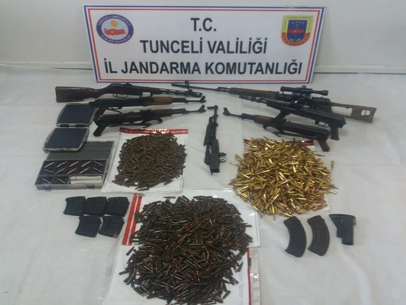 Tunceli'de teröristlerin silah ve cephaneleri ele geçirildi