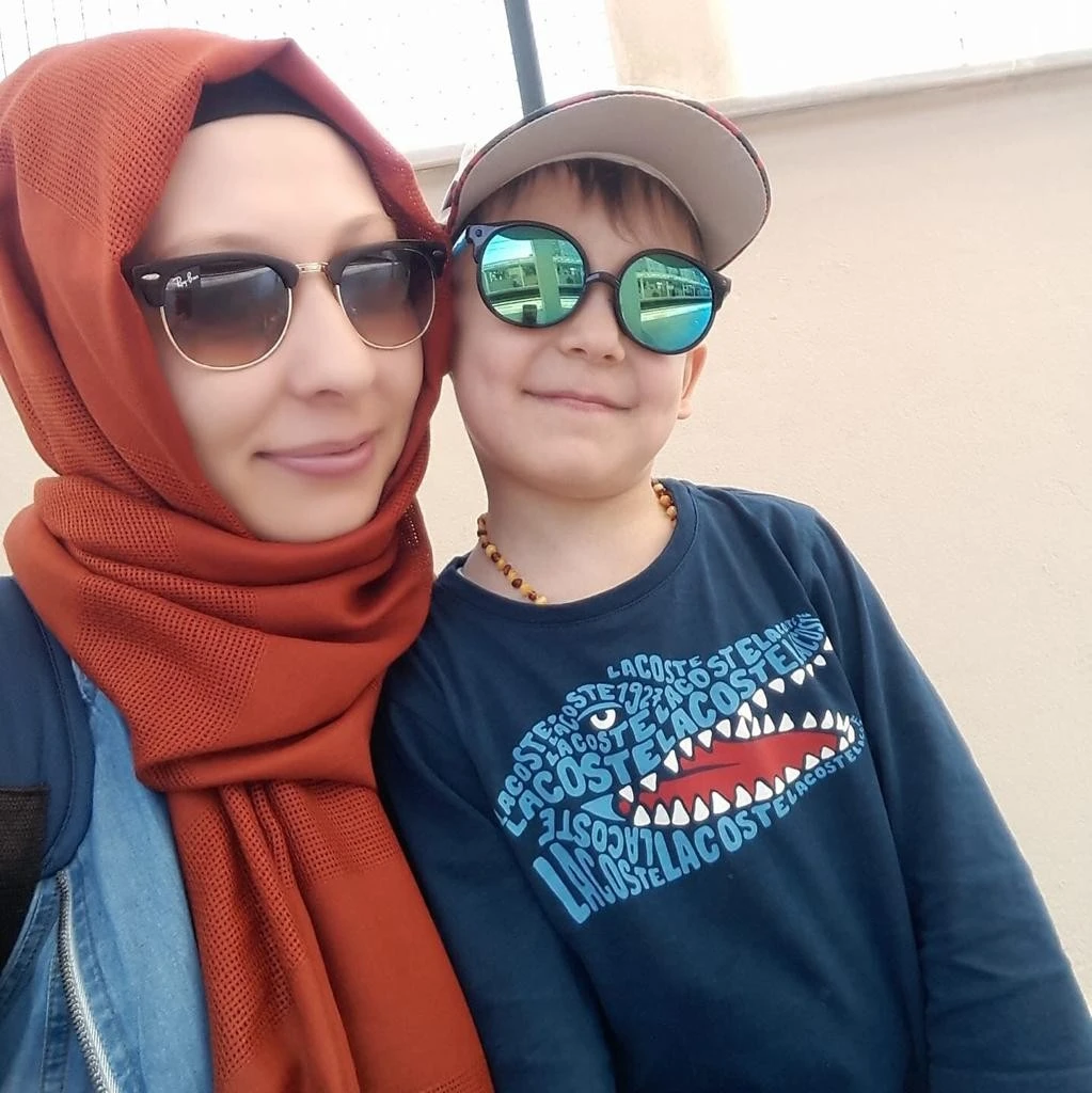 18 yaşındaki teyze ve 5 yaşındaki yeğen kucak kucağa yandı