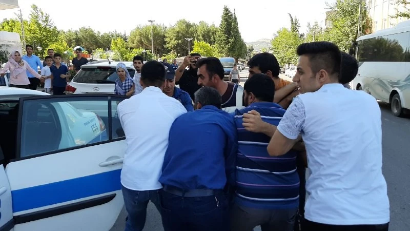 Mahalleli cinayet zanlısının iş yerini dağıttı