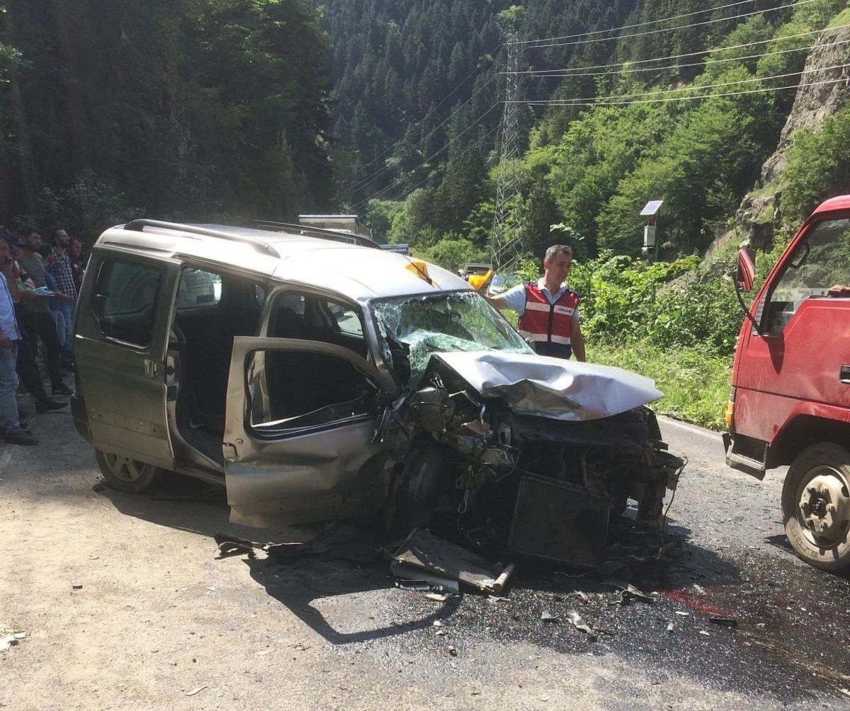 Trabzon'da trafik kazası: 1 ölü, 3 yaralı