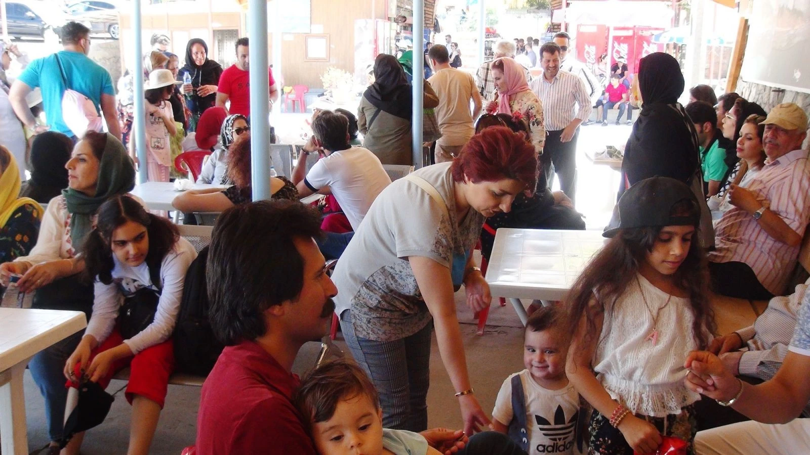 İranlı turistlerin akın ettiği şehirde yüzler gülüyor