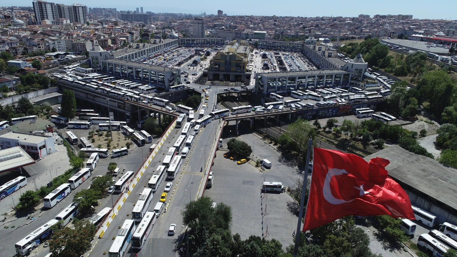 Otogarda bayram yoğunluğu! Otobüslerde yer kalmadı