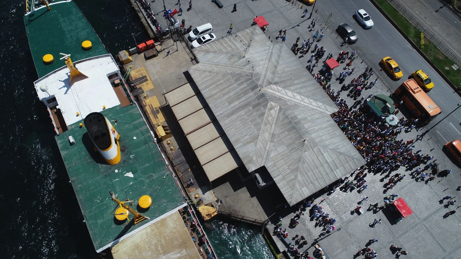 İstanbullular Adalar'a akın etti
