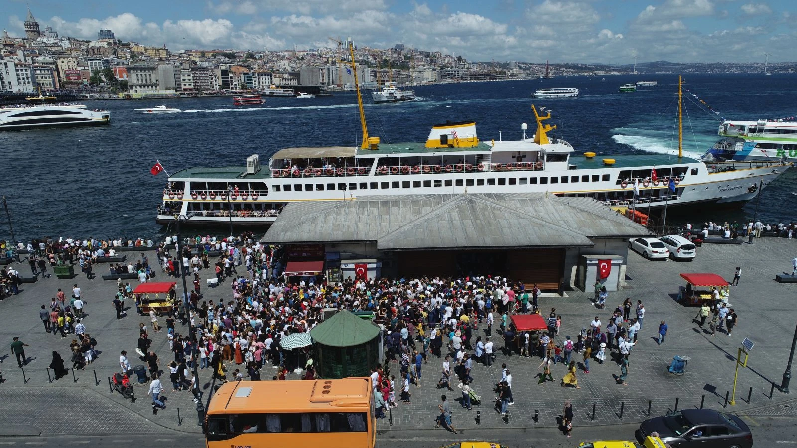 İstanbullular Adalar'a akın etti