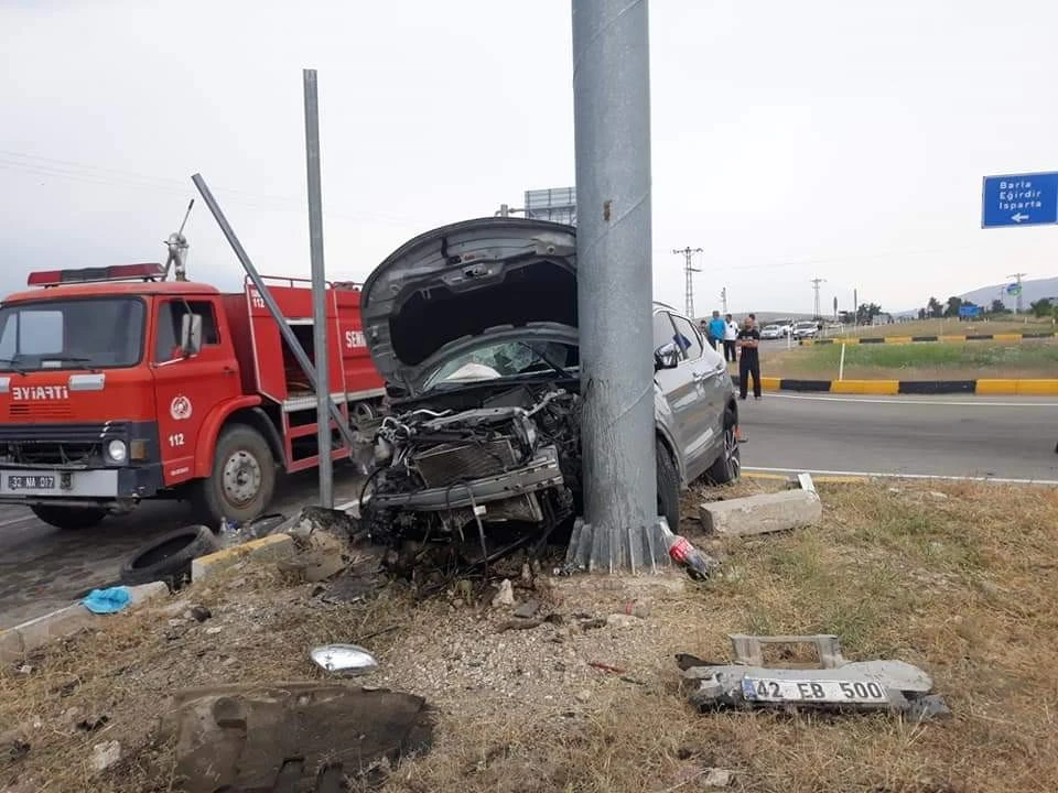 Otomobille cip çarpıştı! Ortalık savaş alanına döndü