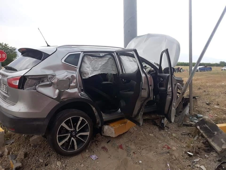 Otomobille cip çarpıştı! Ortalık savaş alanına döndü