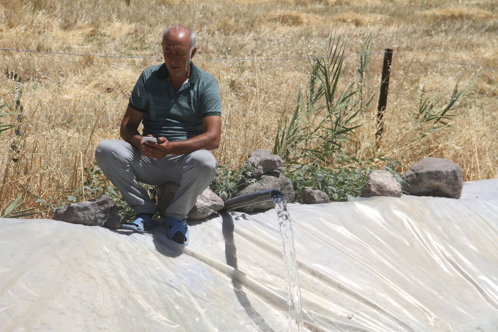 Akıllı köyde sulama işi telefonla yapılıyor