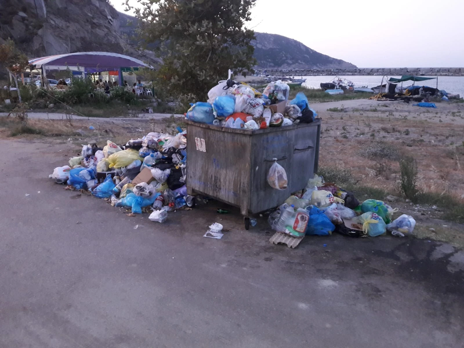 Erdek'ten pis kokular geliyor