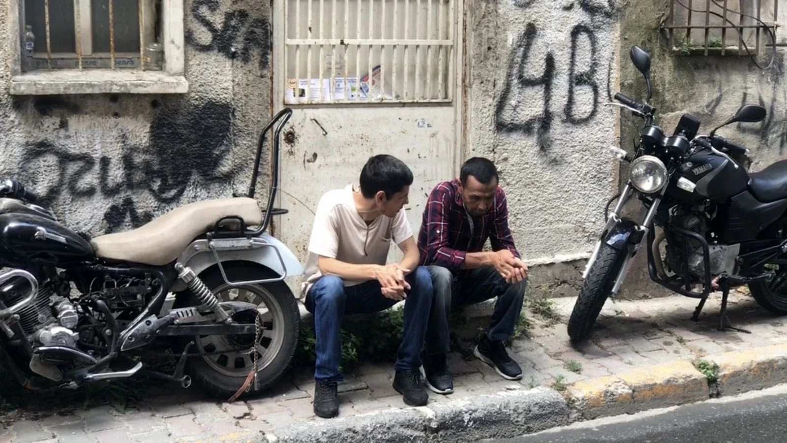 Kötü kokular gelen binadan ceset çıktı