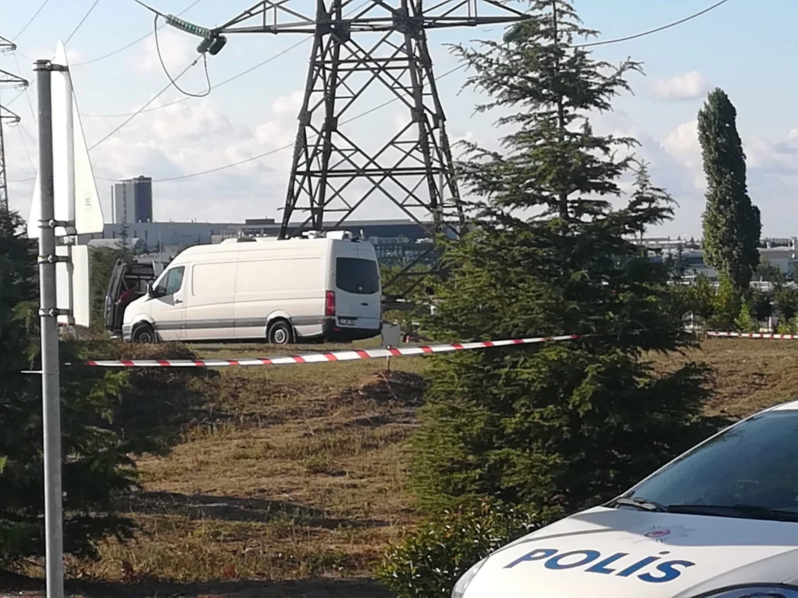 Kocaeli'de yüksek gerilim direğinin ayaklarında bomba bulundu