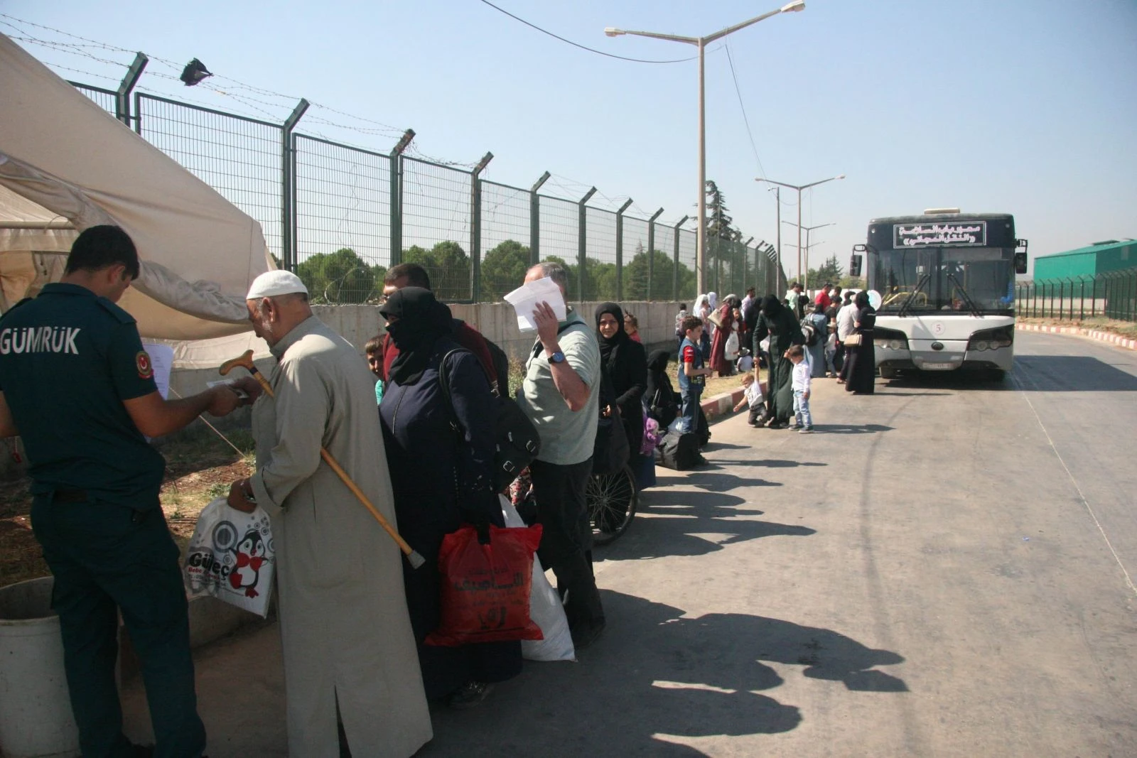 Bayramı ülkelerinde geçiren Suriyeliler dönüyor