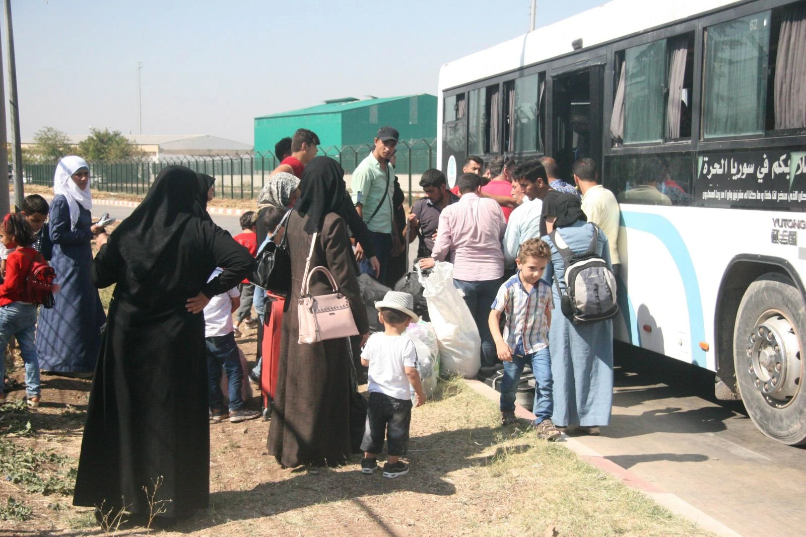 Bayramı ülkelerinde geçiren Suriyeliler dönüyor