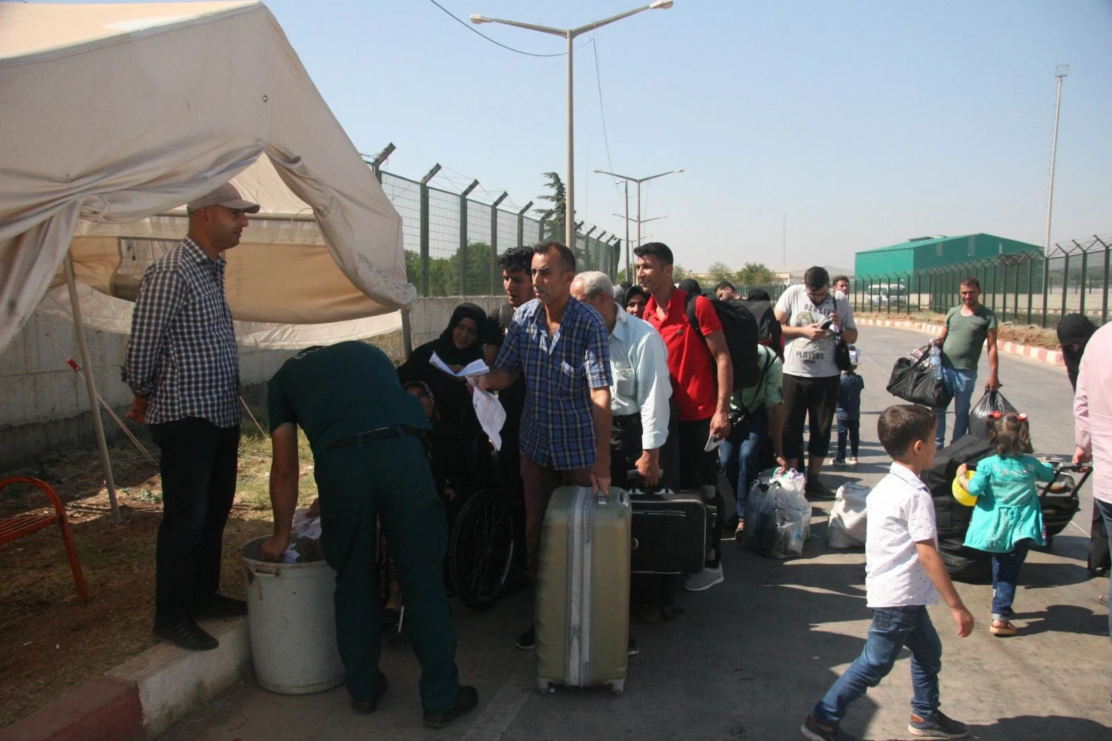 Bayramı ülkelerinde geçiren Suriyeliler dönüyor