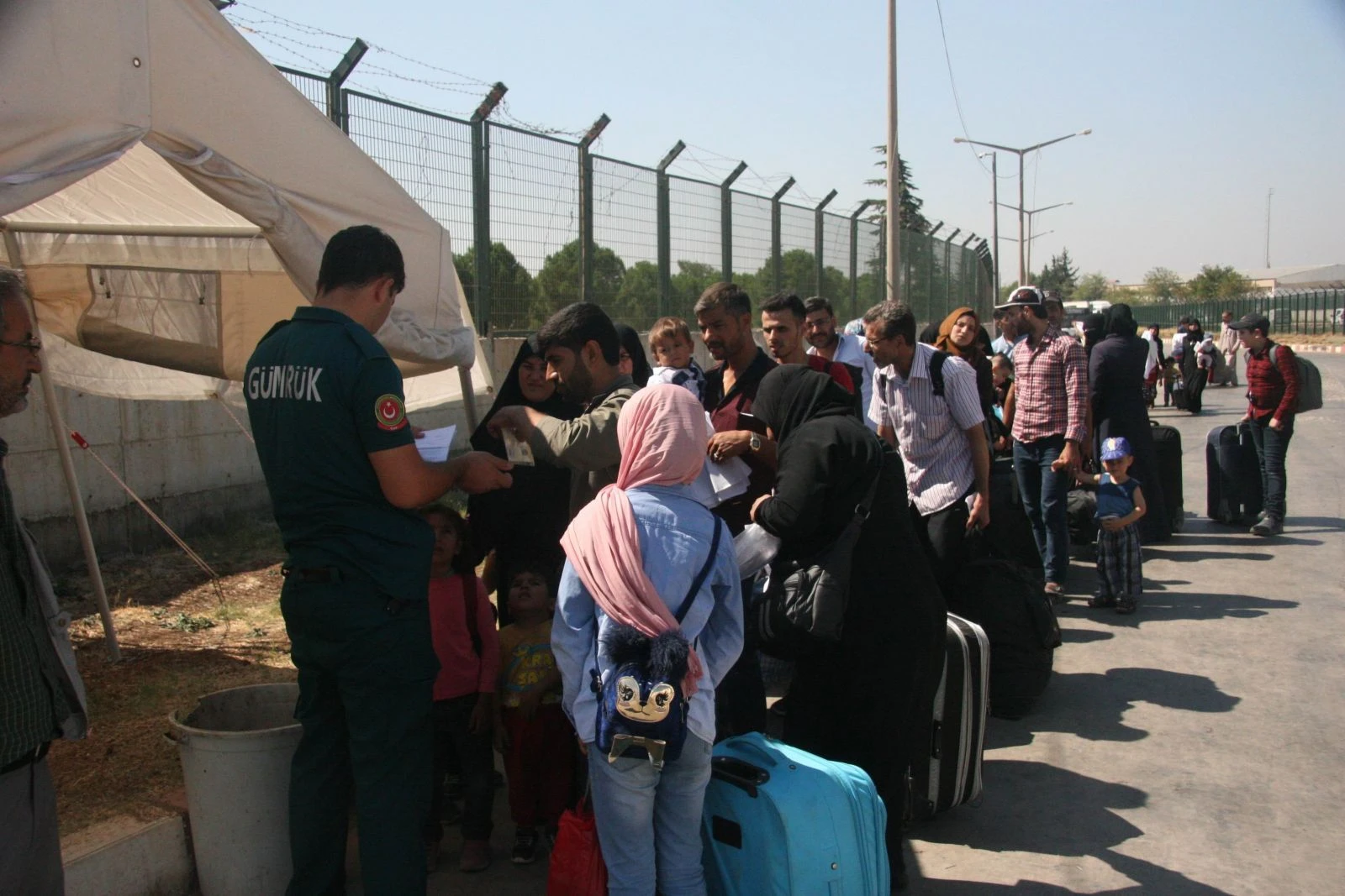 Bayramı ülkelerinde geçiren Suriyelilerin dönüşleri sürüyor