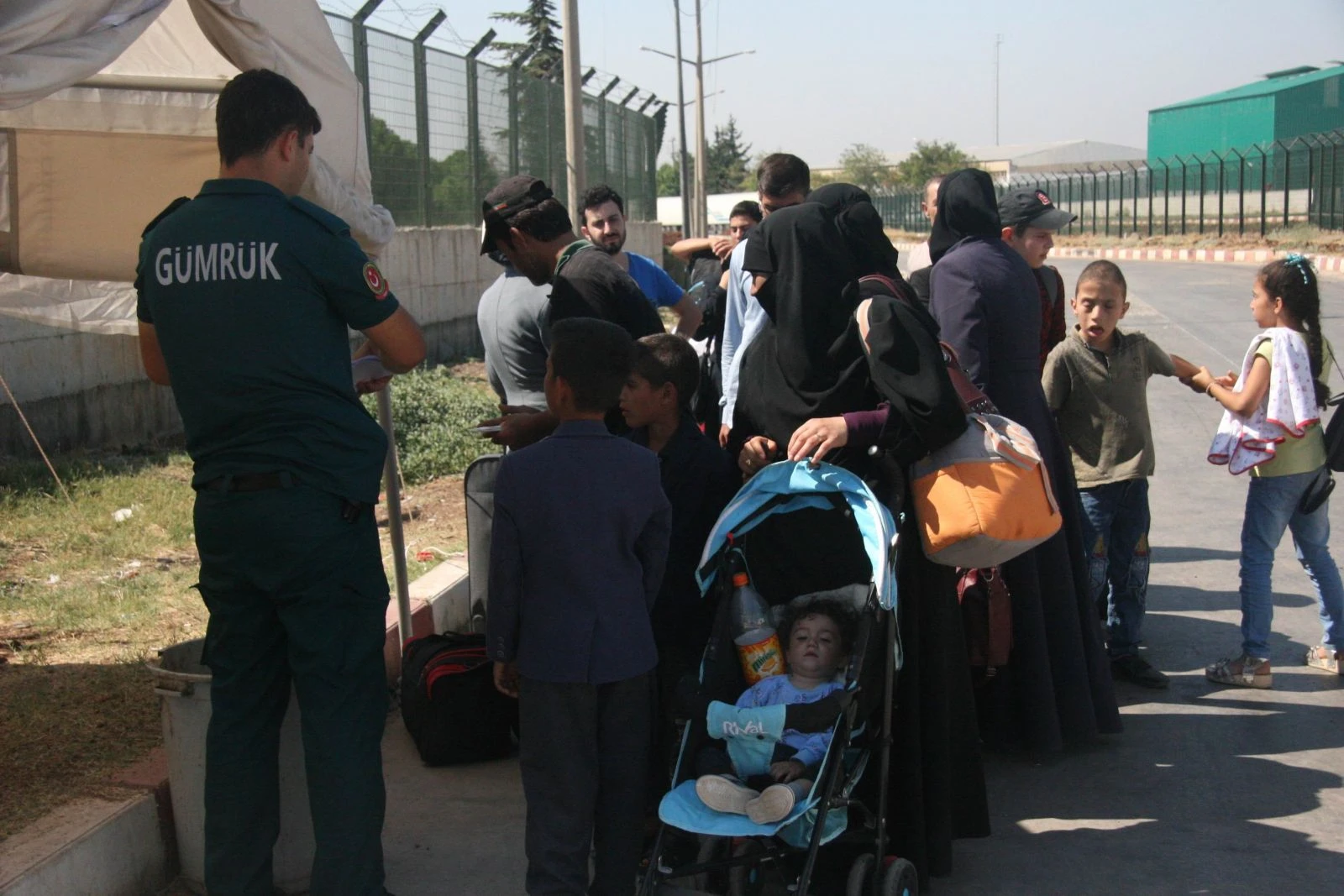 Bayramı ülkelerinde geçiren Suriyelilerin dönüşleri sürüyor