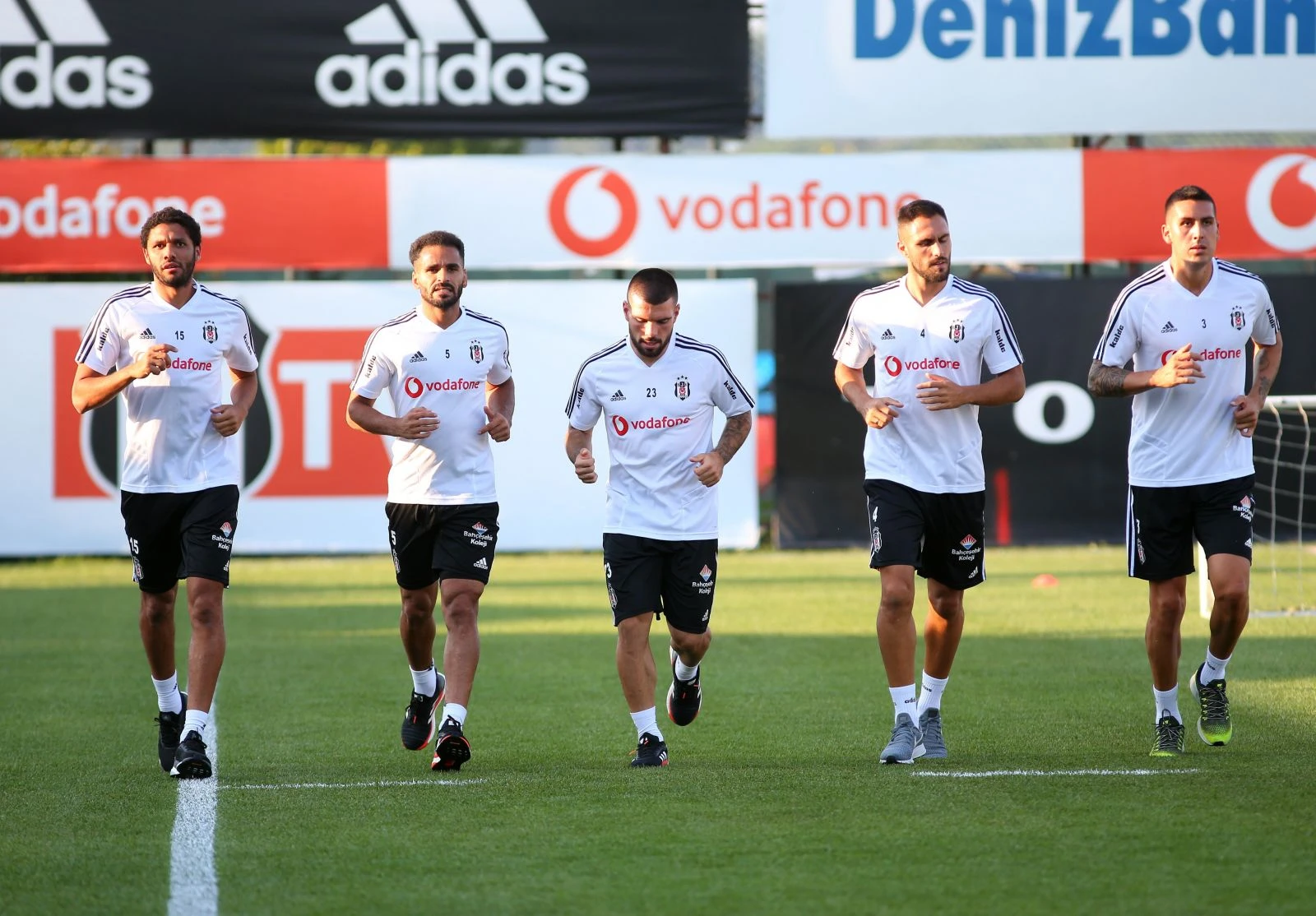 Beşiktaş'ta yeni transfer ilk idmanına çıktı