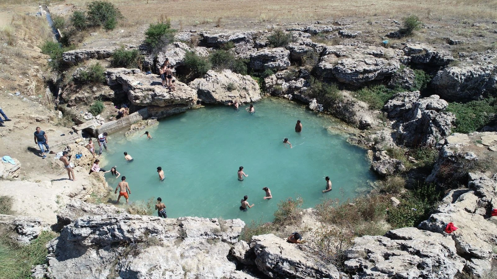 Uyuz ve egzaması olanlar bu göle akın ediyor