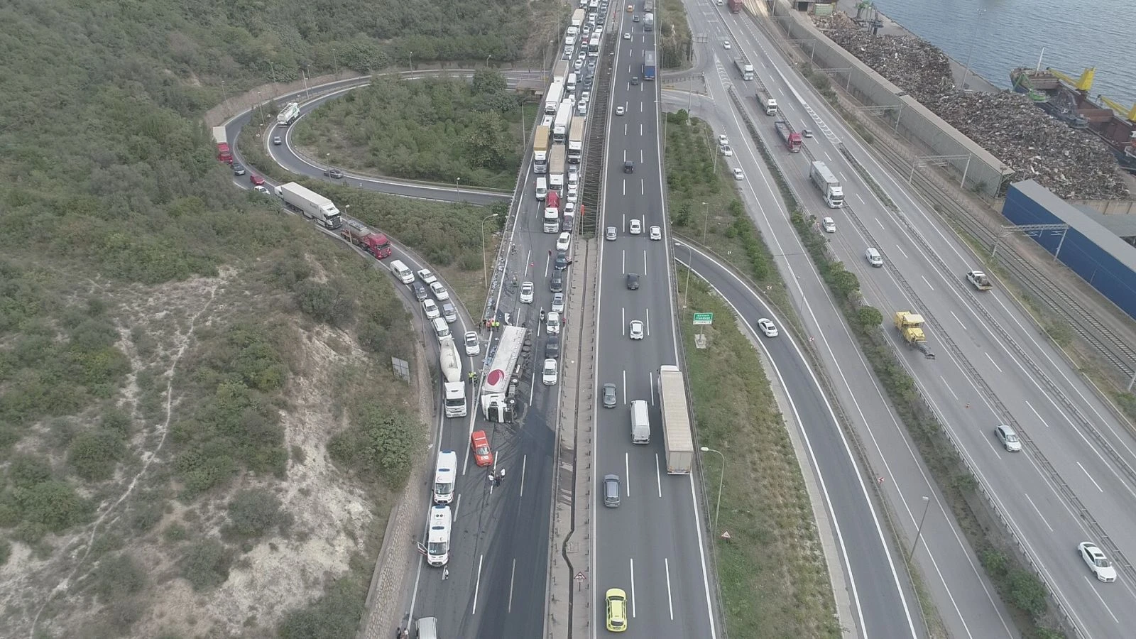 TEM'de trafiği felç eden kaza