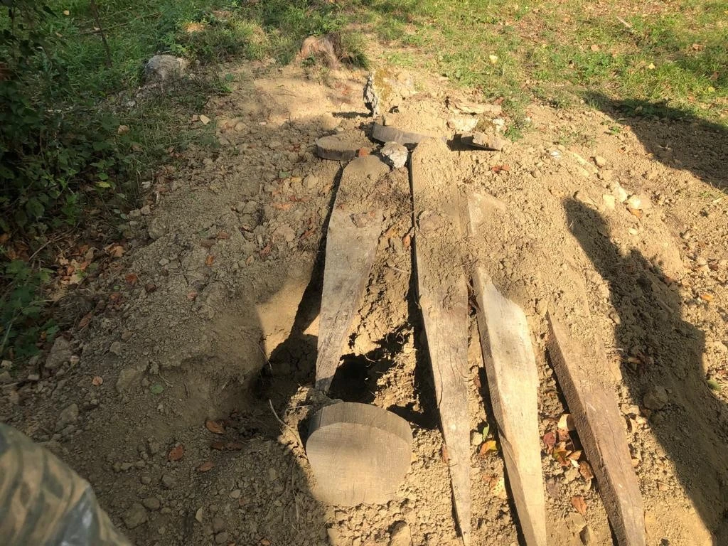 İki kez kazılan mezar köylüleri tedirgin etti