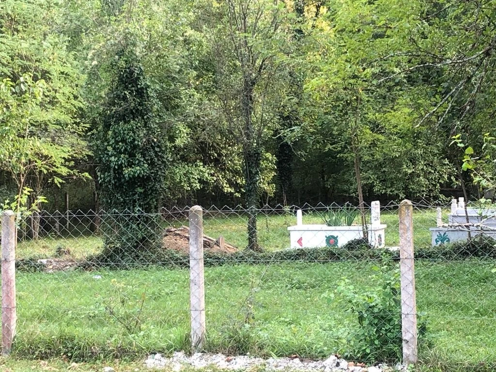 İki kez kazılan mezar köylüleri tedirgin etti