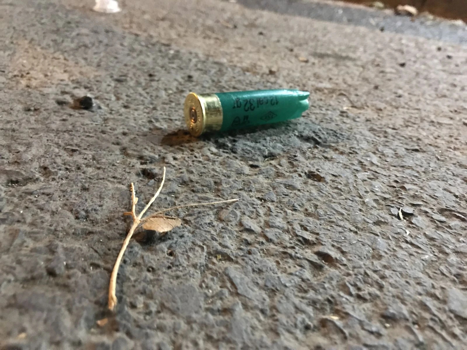 Sosyal medya tartışmasında silahlar konuştu