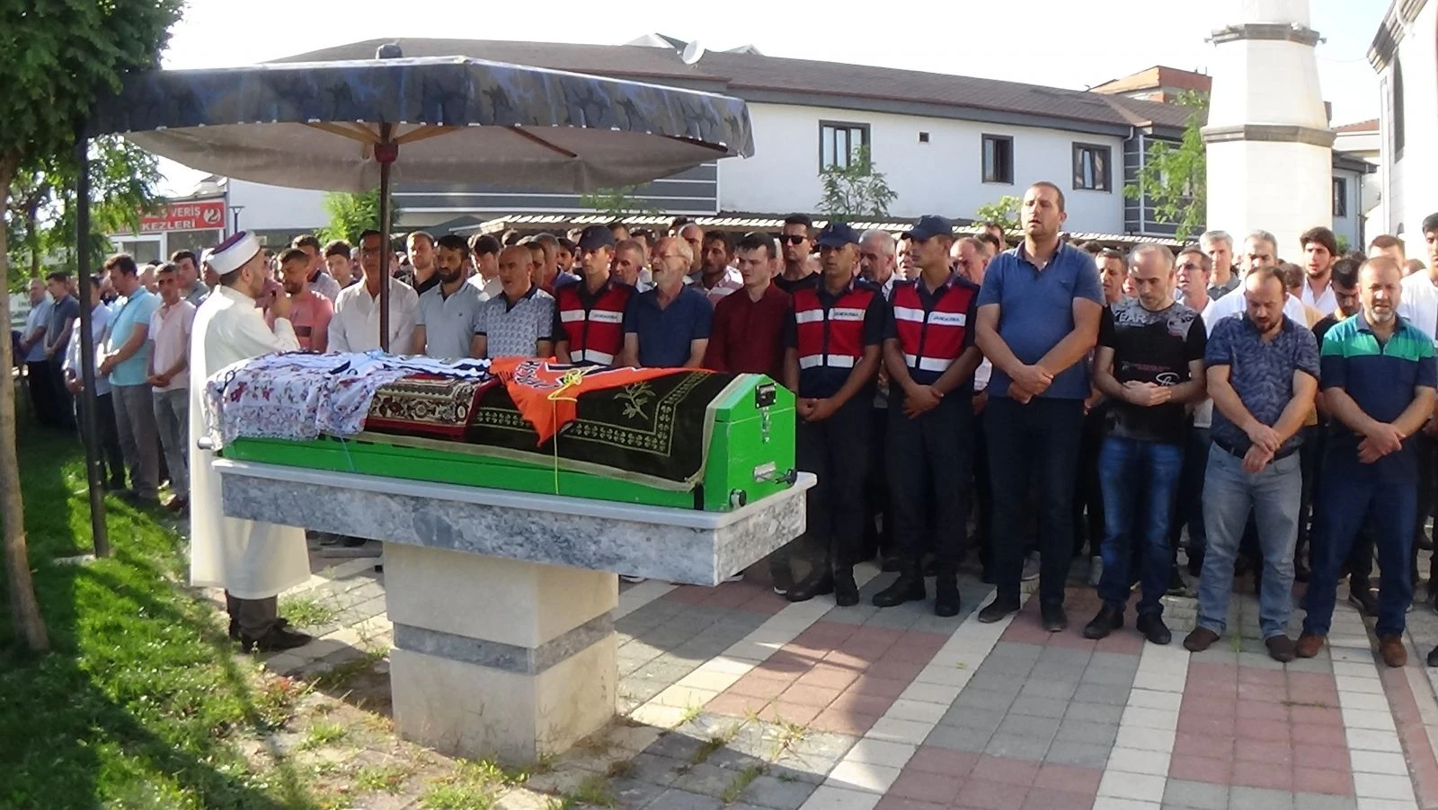 Yürek yakan kare! Annesi ayakta duramadı