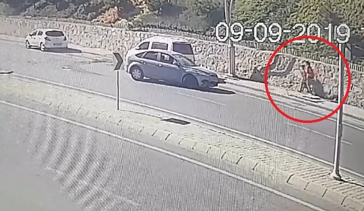 Otomobil 20 metre yükseklikten yola uçtu! Facianın eşiğinden dönüldü