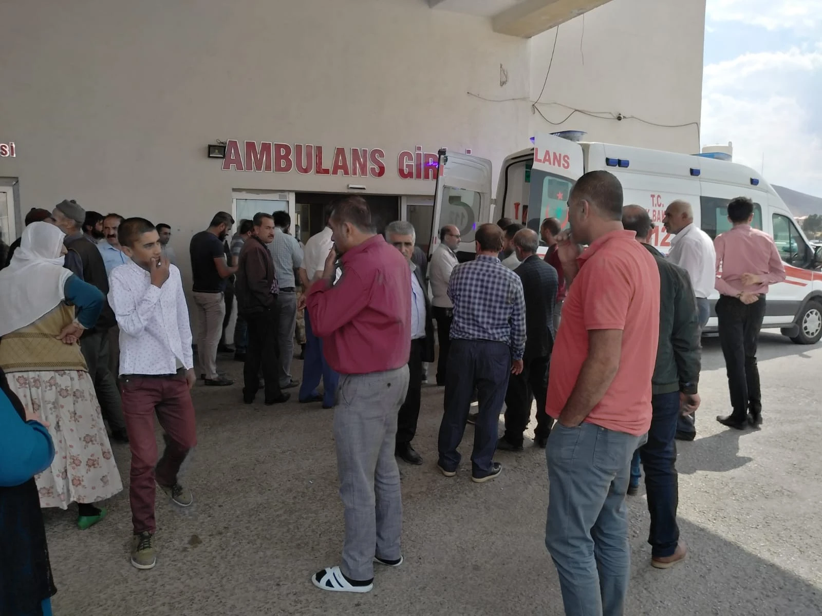 Feci kazada hayatı kaybedenler yan yana toprağa verildi