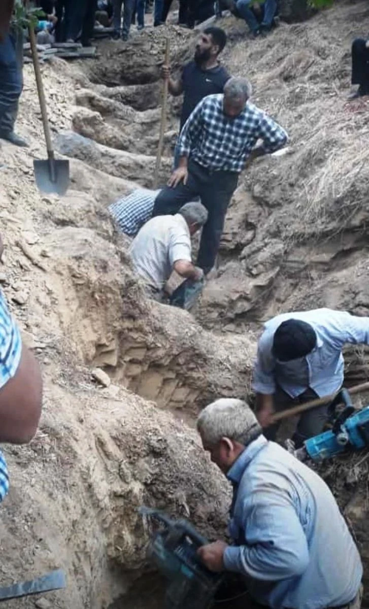 Feci kazada hayatı kaybedenler yan yana toprağa verildi