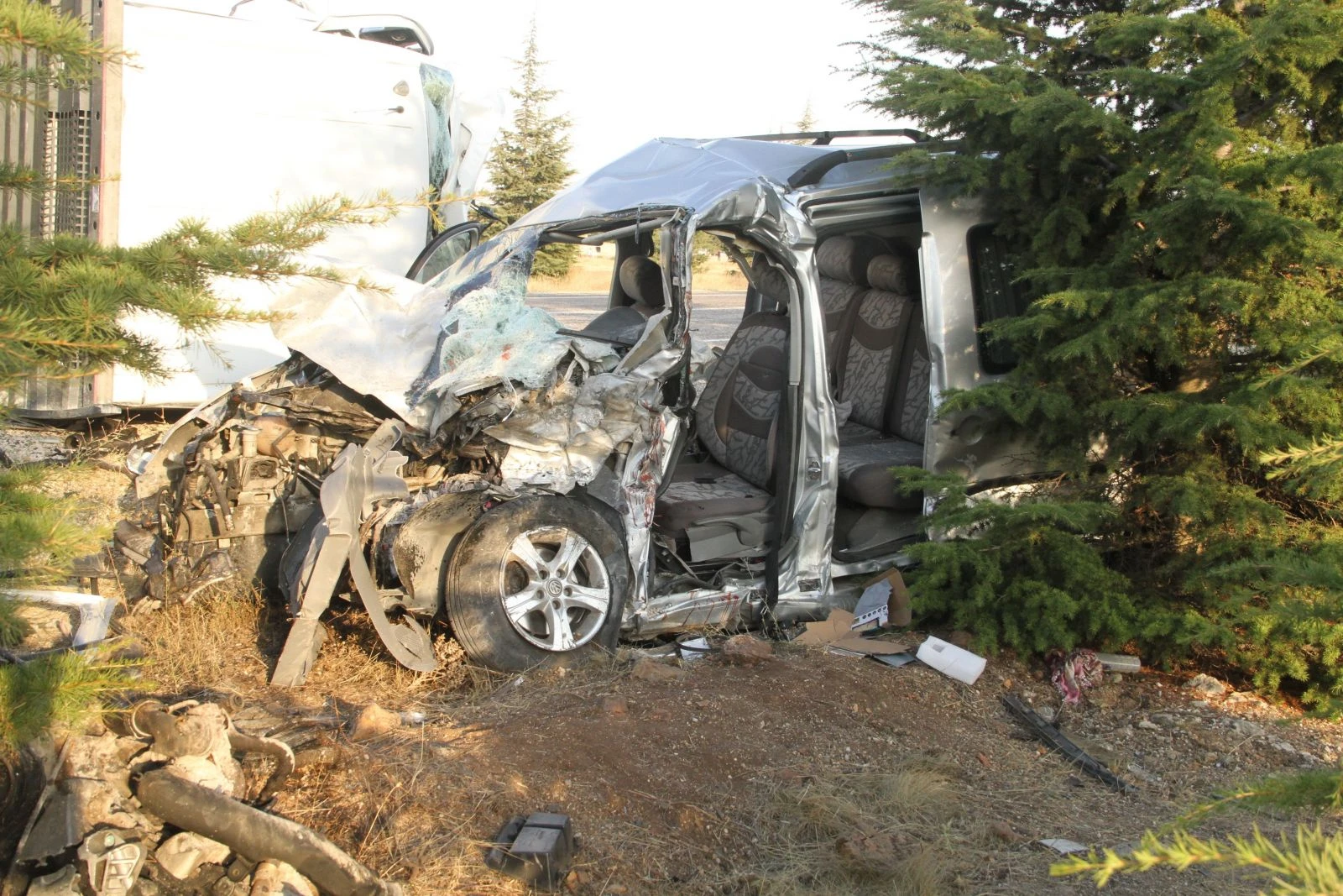 Eskişehir'de feci kaza: 2 ölü, 2 yaralı